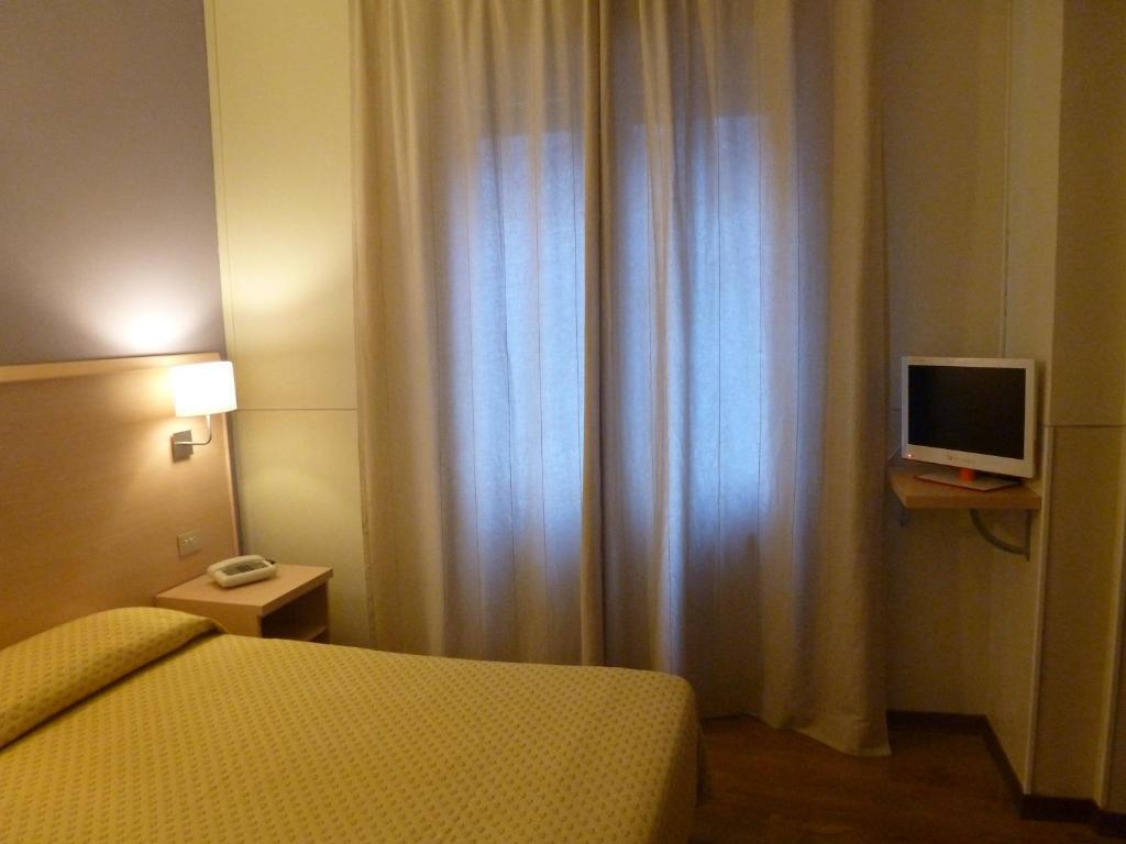 Hotel Da Cesare Стреза Стая снимка