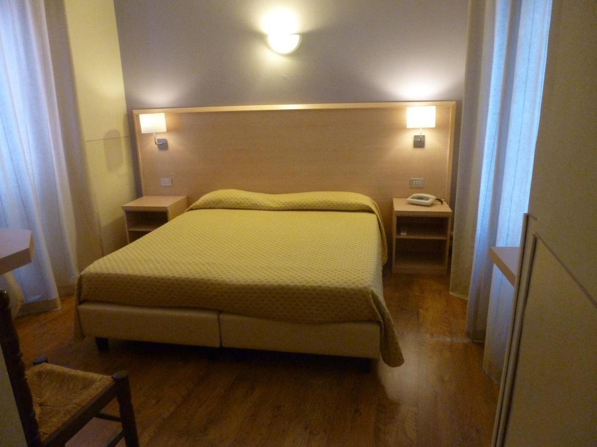 Hotel Da Cesare Стреза Стая снимка